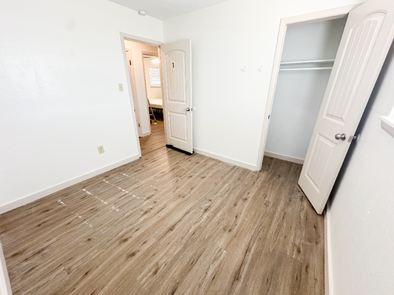 4605 Nw Ozmun Ave - Photo 3 of 14