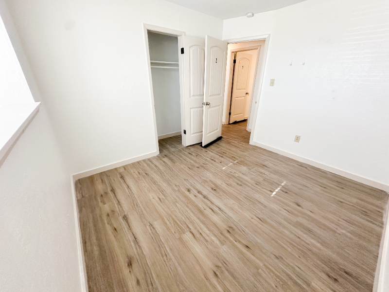 4605 Nw Ozmun Ave - Photo 3 of 14