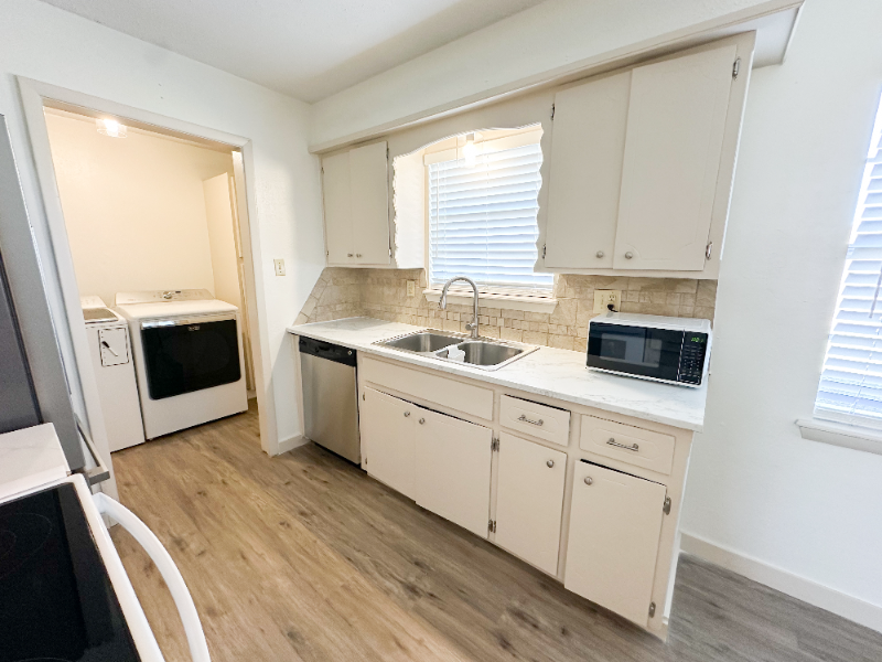 4605 Nw Ozmun Ave - Photo 6 of 14