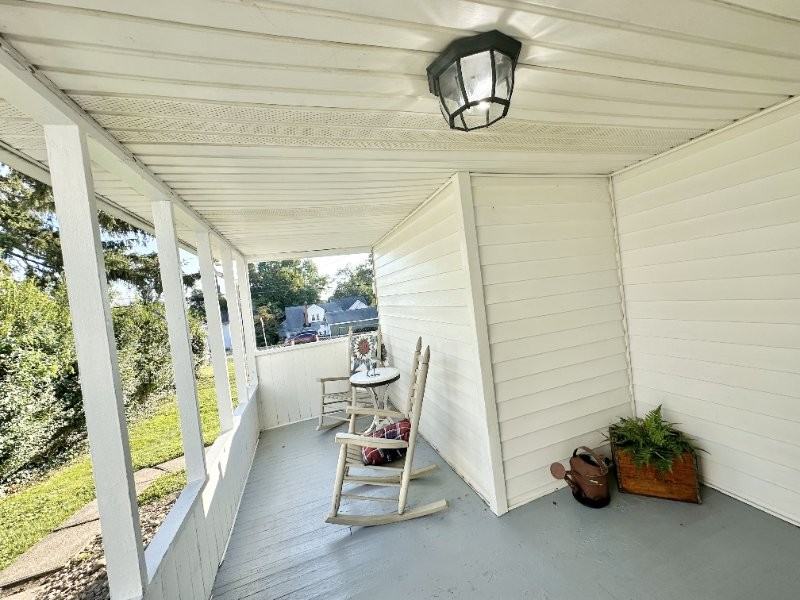 957 Vine St - Photo 3 of 4