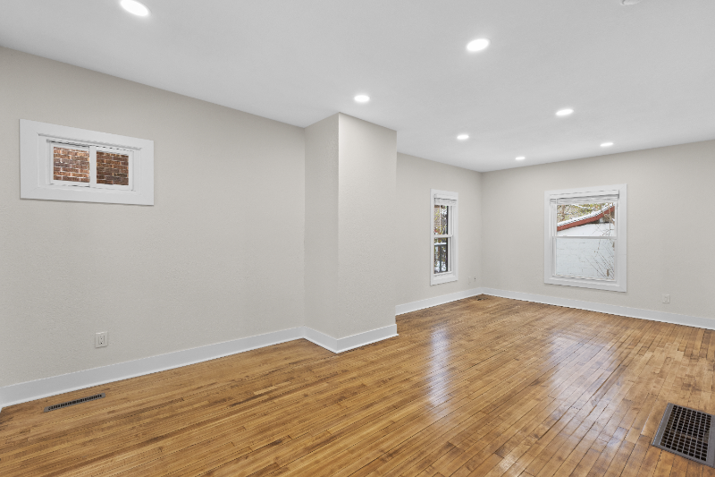 1814 E Linnwood Ave - Photo 2 of 20