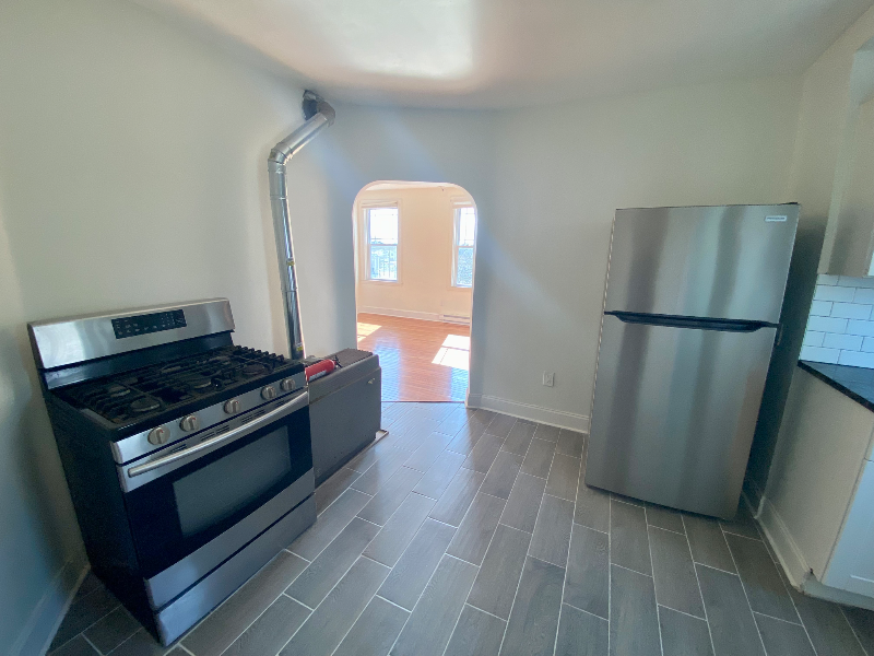 11 Roosevelt St #3R - Photo 2 of 10