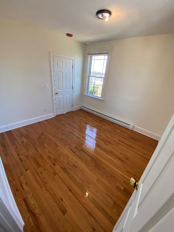 11 Roosevelt St #3R - Photo 6 of 10