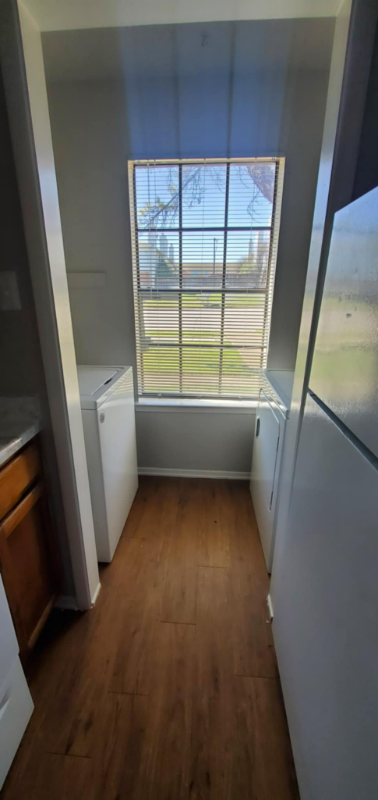 108 Allencrest Dr - Photo 2 of 10