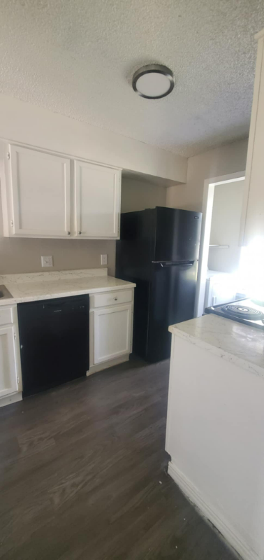 108 Allencrest Dr - Photo 3 of 10