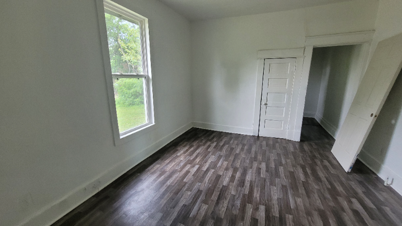 211 Crockett St - Photo 3 of 9