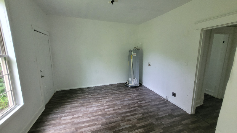 211 Crockett St - Photo 6 of 9