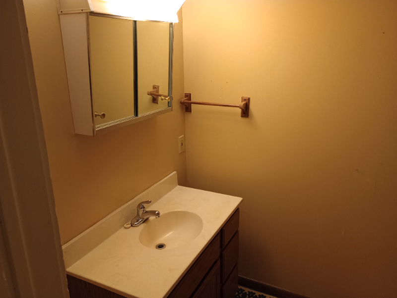 308 8th Ave Se #4 - Photo 2 of 7