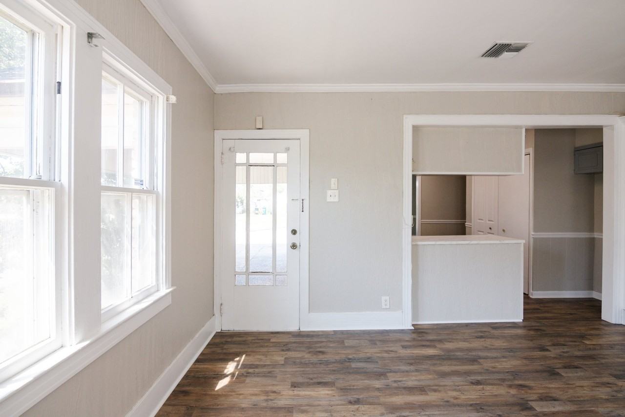 311 S Morgan Ave - Photo 3 of 29