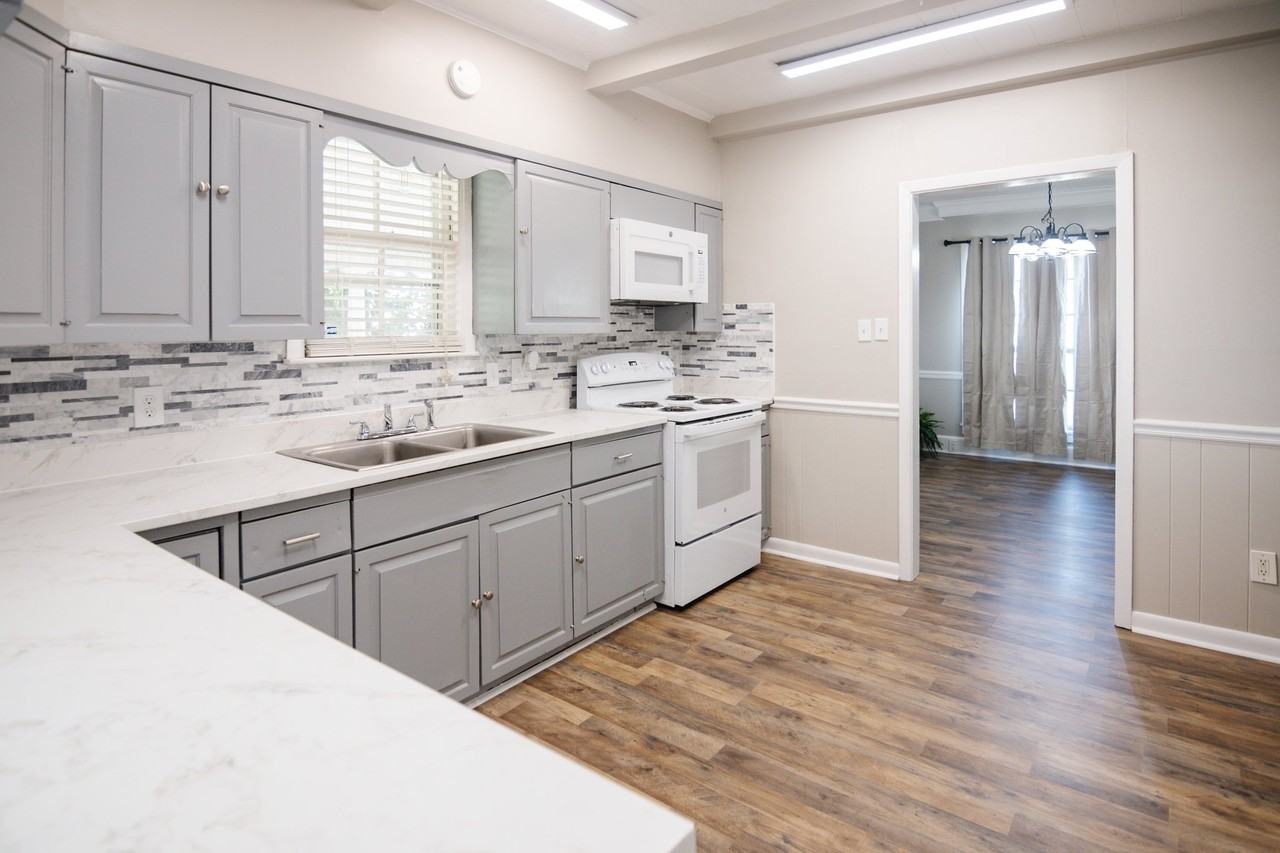 311 S Morgan Ave - Photo 5 of 29