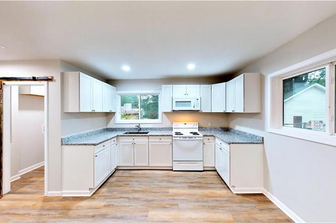 309 Woodlawn St - Photo 7 of 13