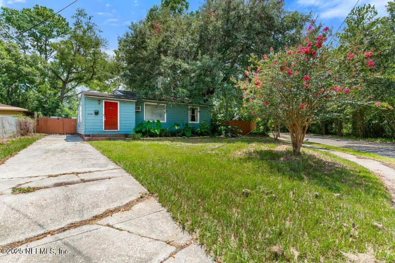 2892 Gilmore St - Photo 2 of 14