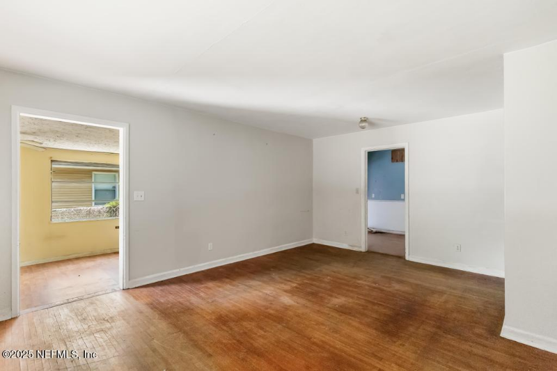 2892 Gilmore St - Photo 6 of 14