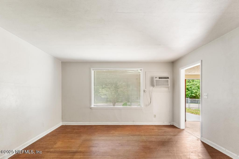 2892 Gilmore St - Photo 7 of 14