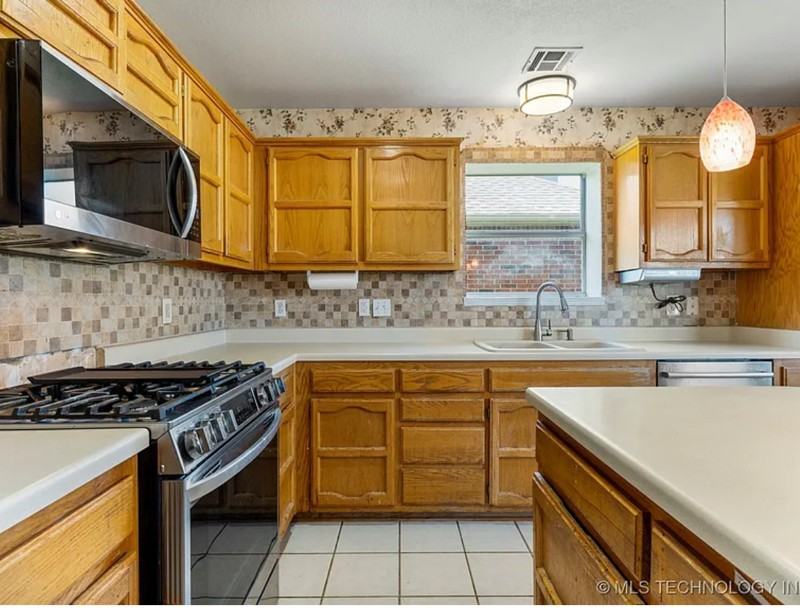 3220 N 3rd Pl - Photo 6 of 17