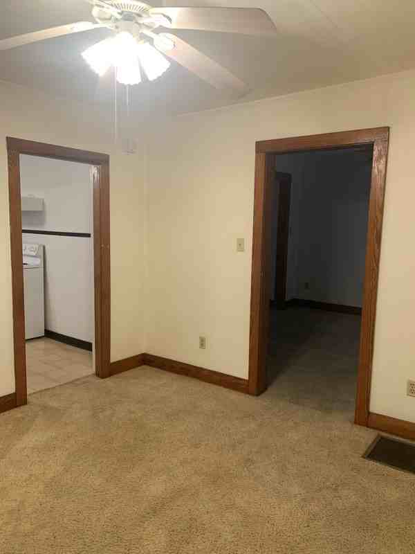 1136 28th St - Photo 6 of 16