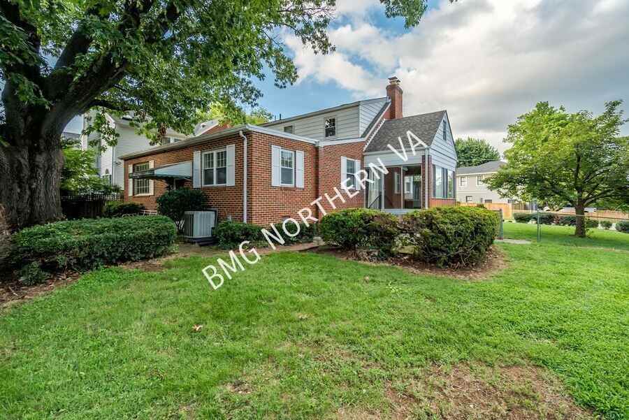 2300 N Buchanan St - Photo 3 of 42