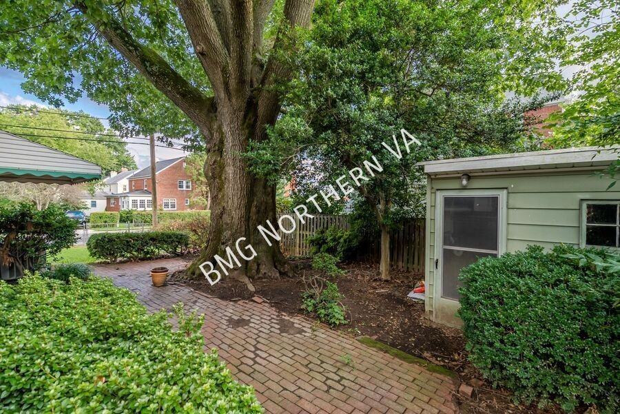 2300 N Buchanan St - Photo 5 of 42