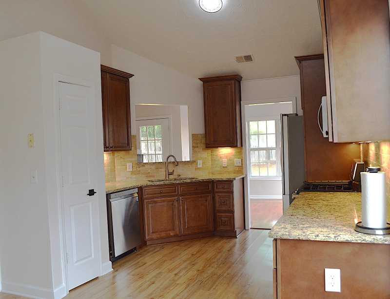 282 Ellesmere Ct - Photo 2 of 18