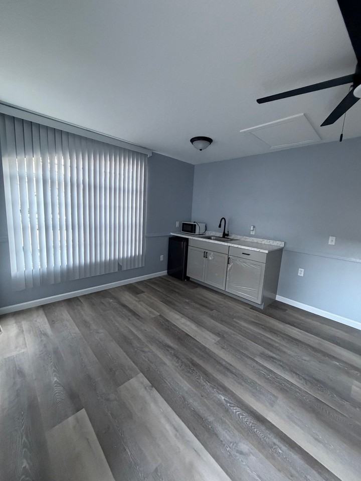 252 Coco Plum Dr #B - Photo 3 of 12