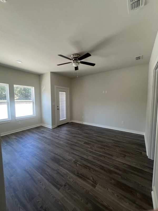 2602 Seaton St #3 - Photo 5 of 25