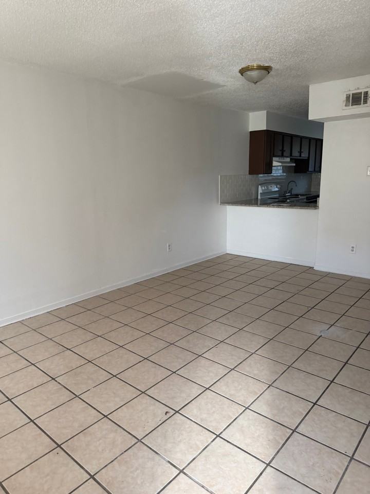 4870 Alsace St #C - Photo 2 of 12