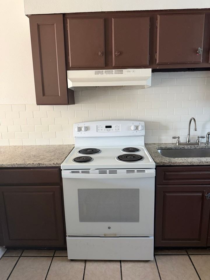 4870 Alsace St #C - Photo 6 of 12