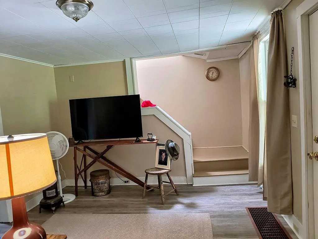 2820 Austinville Rd #1 - Photo 6 of 9