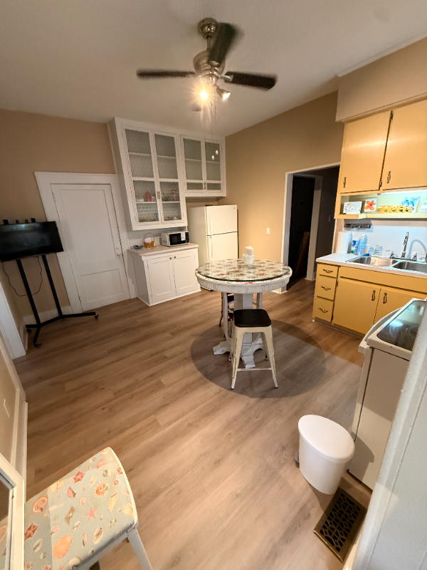 203 N Dillard St #2 - Photo 2 of 6