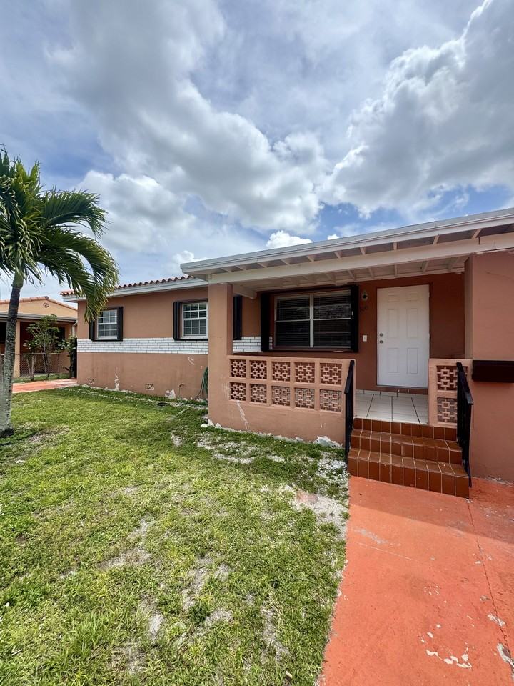 300 E 37th St - Photo 2 of 4