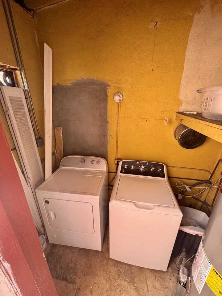 300 E 37th St - Photo 4 of 4