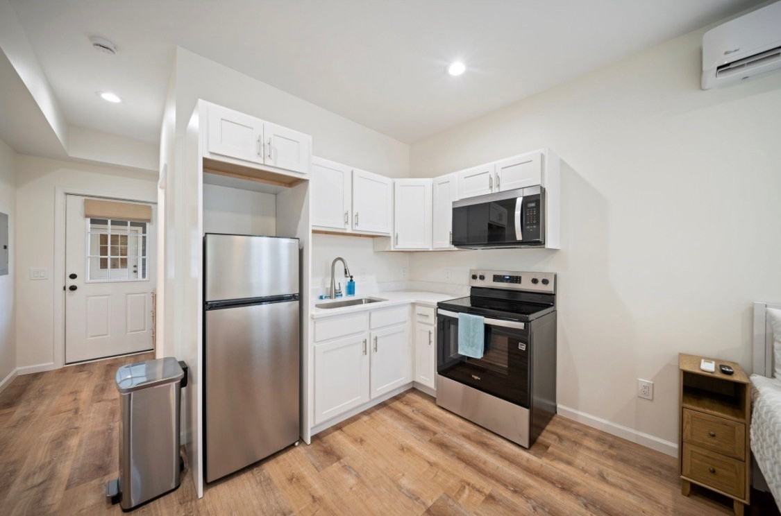 5069 Peachtree Ave #A - Photo 3 of 15