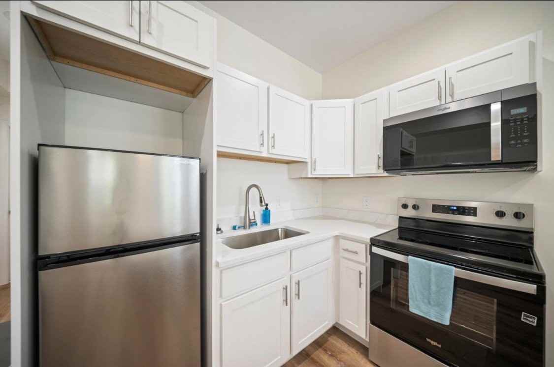 5069 Peachtree Ave #A - Photo 4 of 15