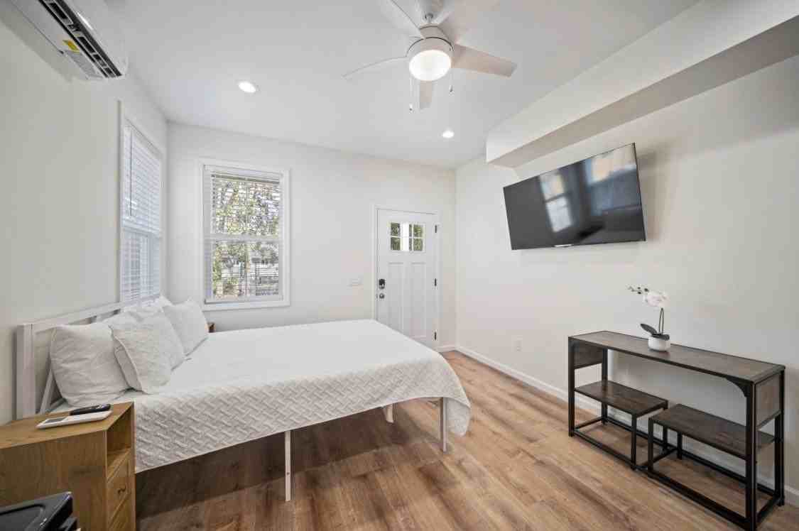 5069 Peachtree Ave #A - Photo 5 of 15