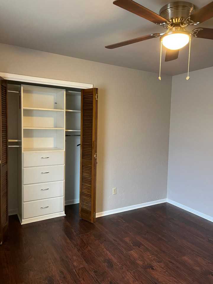 4711 Lois Ln - Photo 3 of 19