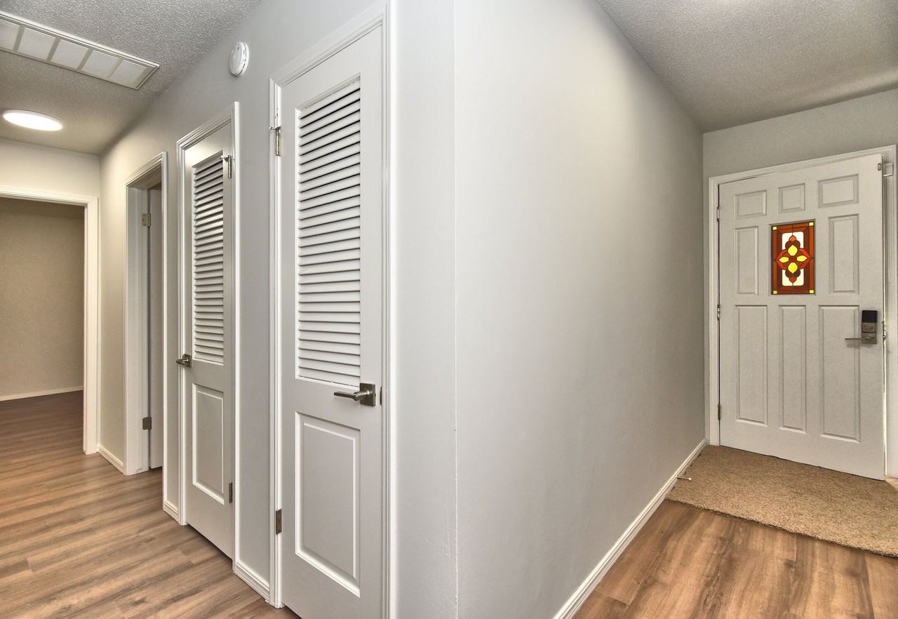 6925 E 73rd St - Photo 3 of 20