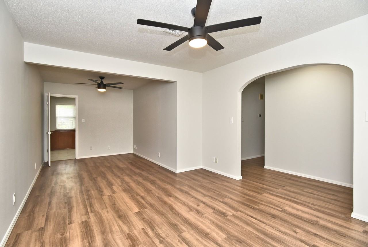 6925 E 73rd St - Photo 4 of 20