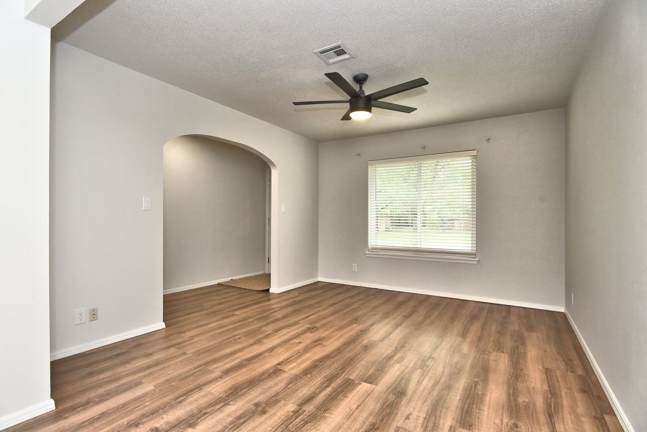 6925 E 73rd St - Photo 5 of 20