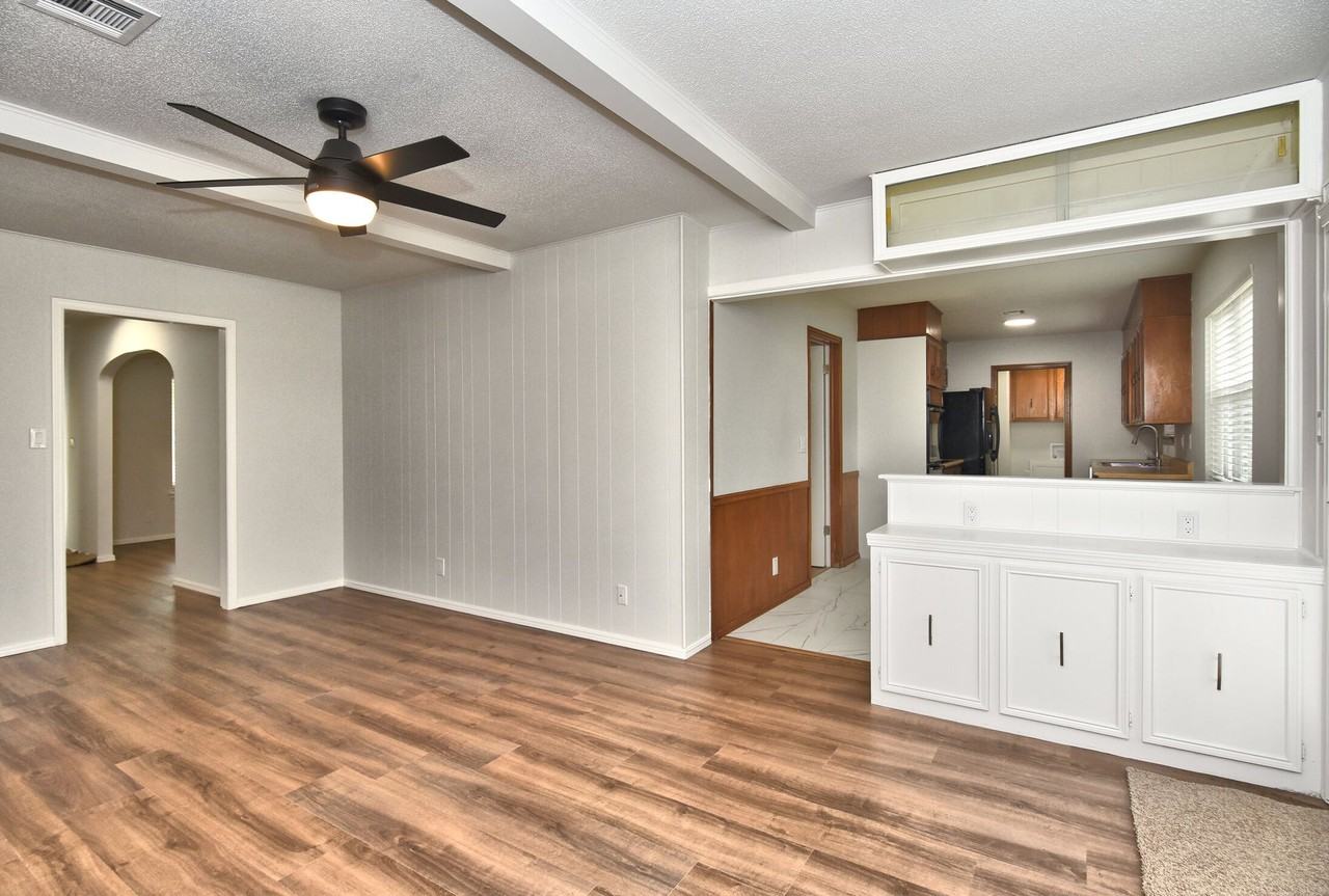 6925 E 73rd St - Photo 7 of 20