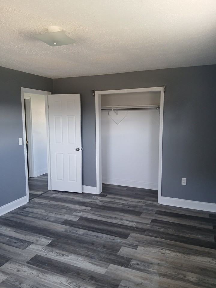 13 Denise Ave - Photo 6 of 14