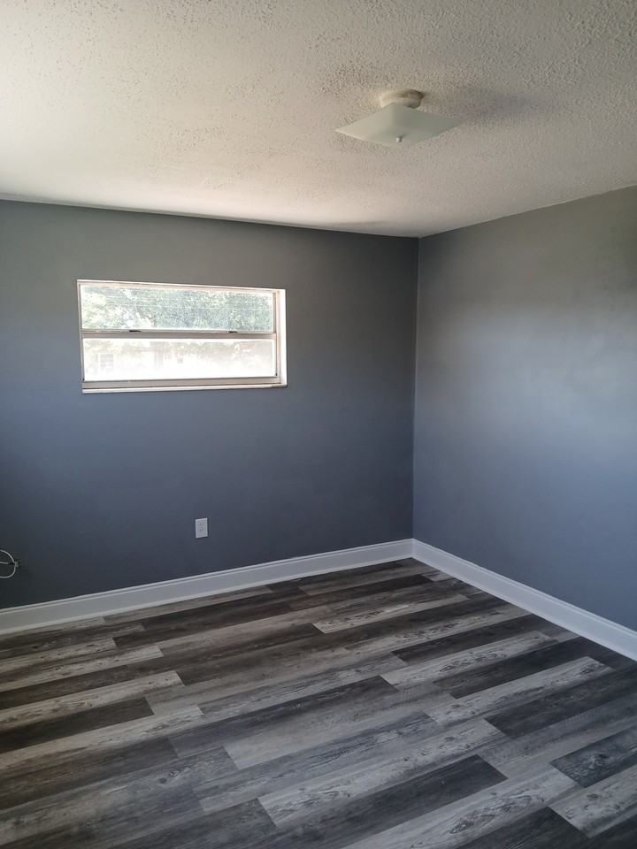 13 Denise Ave - Photo 7 of 14