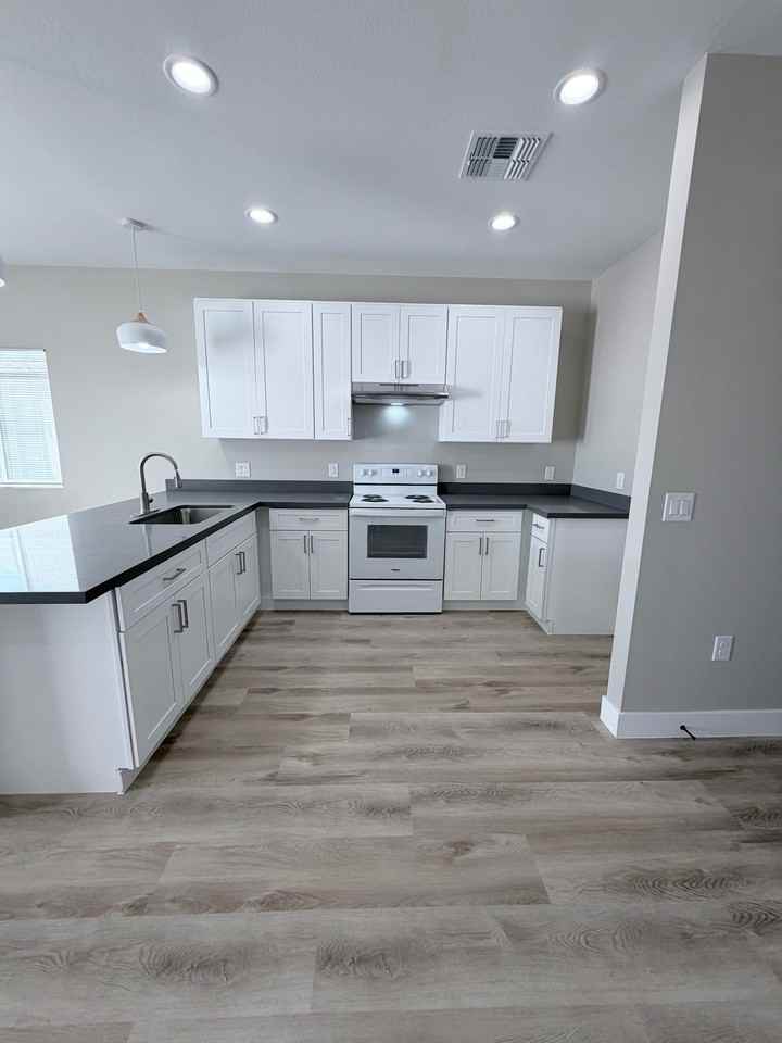 1108 E 4th St - Photo 4 of 10