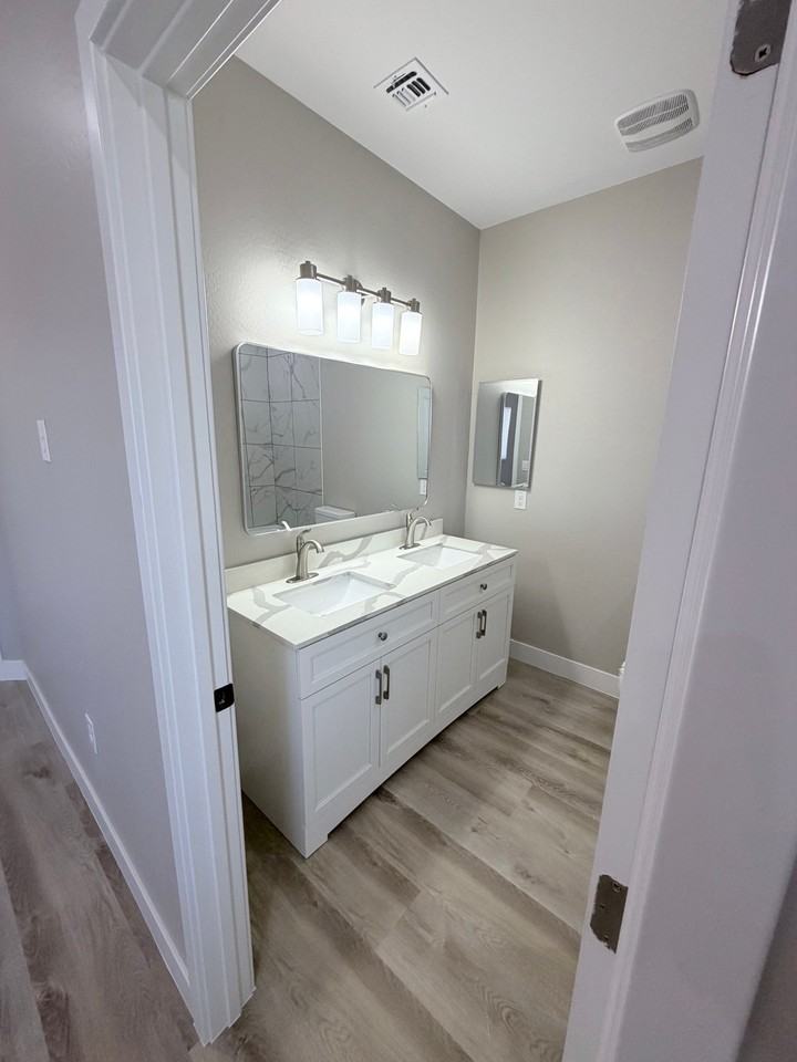 1108 E 4th St - Photo 5 of 10