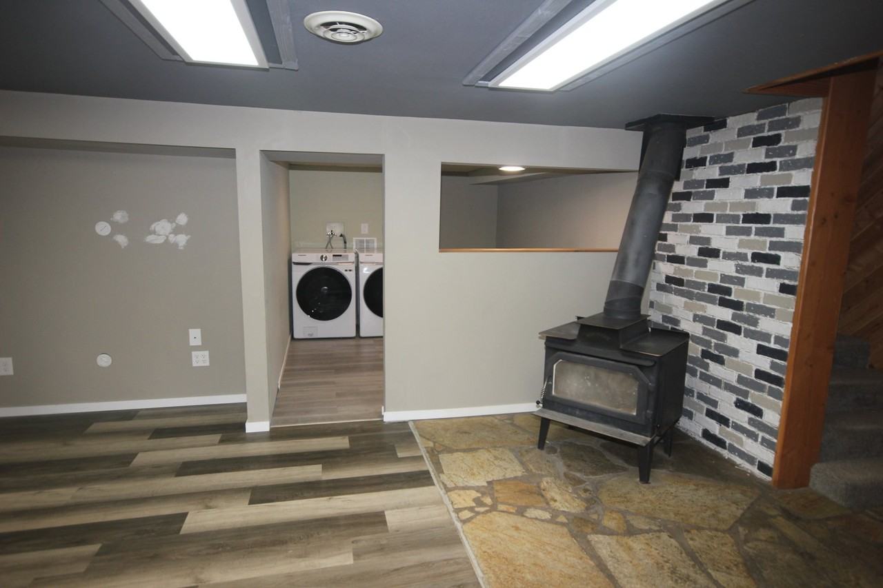 1316 E 3rd St - Photo 6 of 14