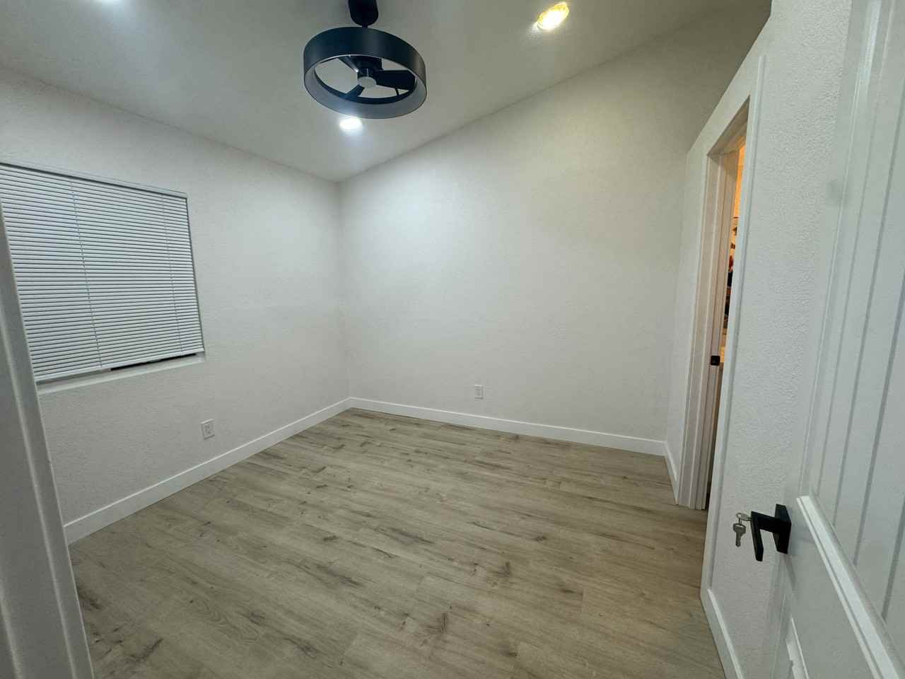 1565 Joanne St - Photo 3 of 5