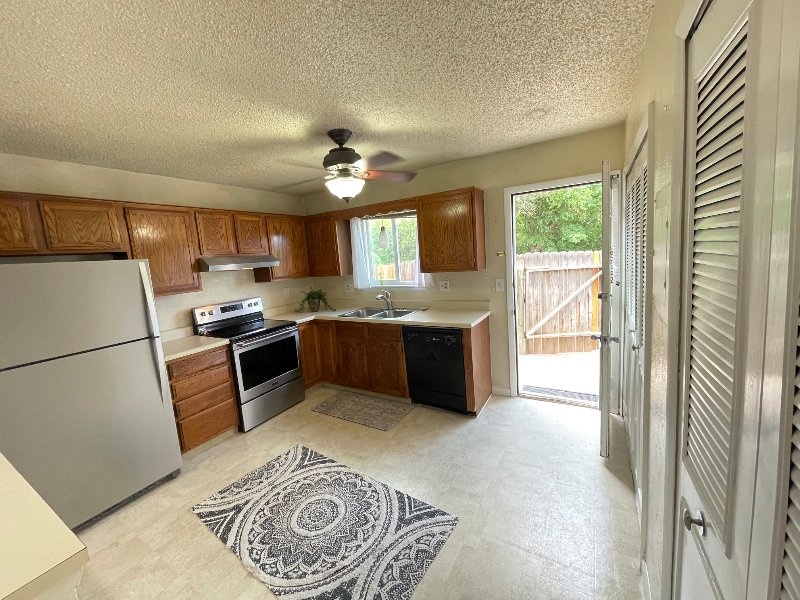2337 Split Rock Dr - Photo 2 of 17