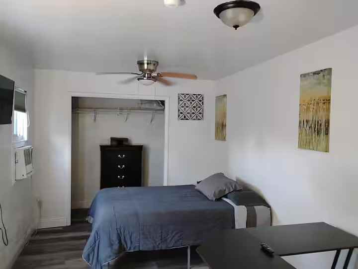 1117 Sw 22nd Ave - Photo 2 of 6