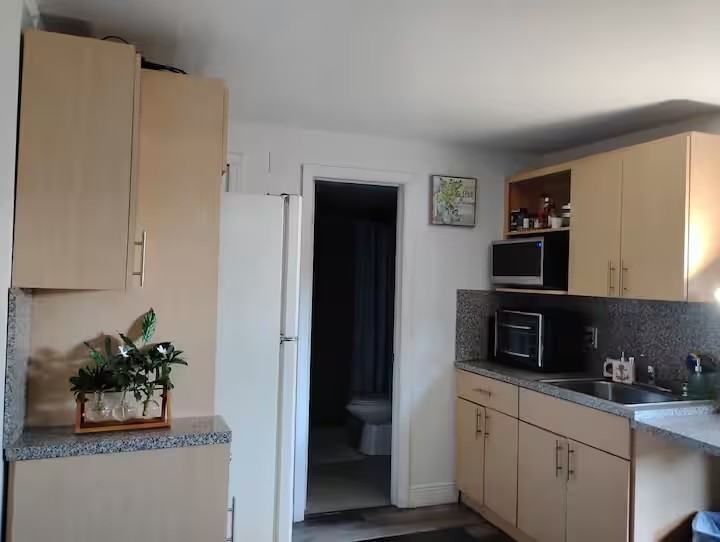 1117 Sw 22nd Ave - Photo 3 of 6