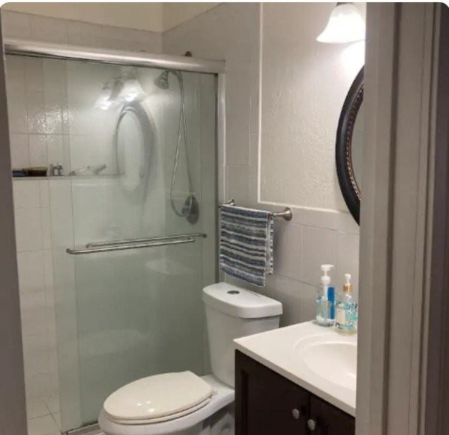 1117 Sw 22nd Ave - Photo 2 of 3