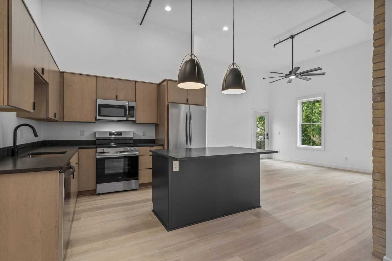 308 Oak St #202 - Photo 4 of 13
